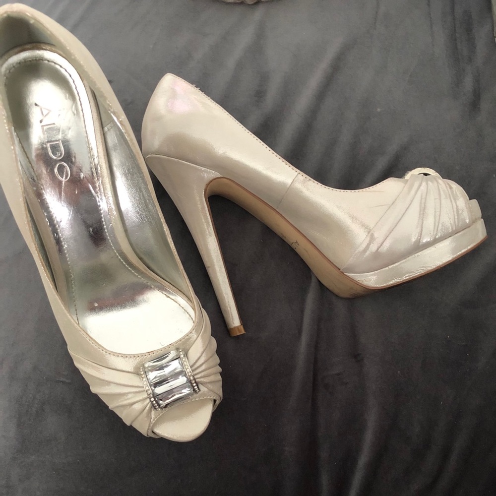 Aldo silver metallic heels